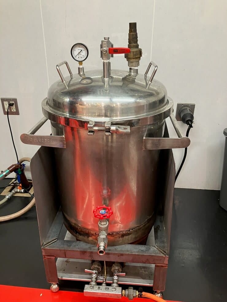 圧力寸胴鍋　正面からの画像